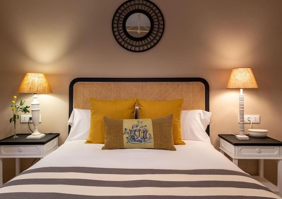 Plaza Nueva Deluxe Suite By Valcambre Севилья Экстерьер фото